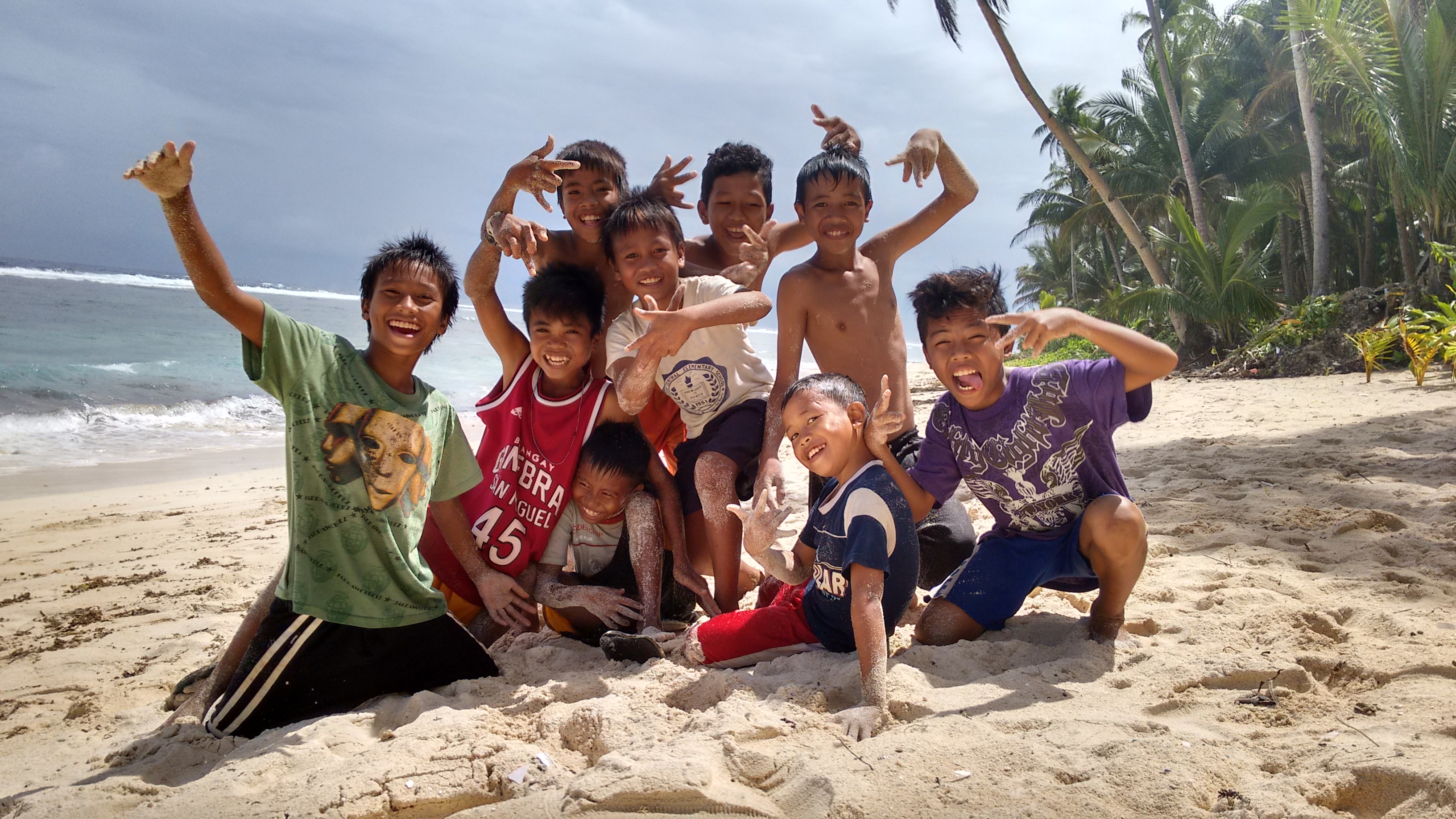 Kinder_am_Strand_Siargao_Islands_2016_02
