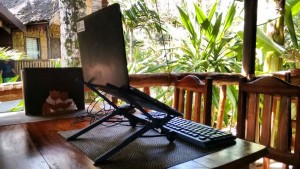 roost_laptop_stand_siargao_philippines_2016_02