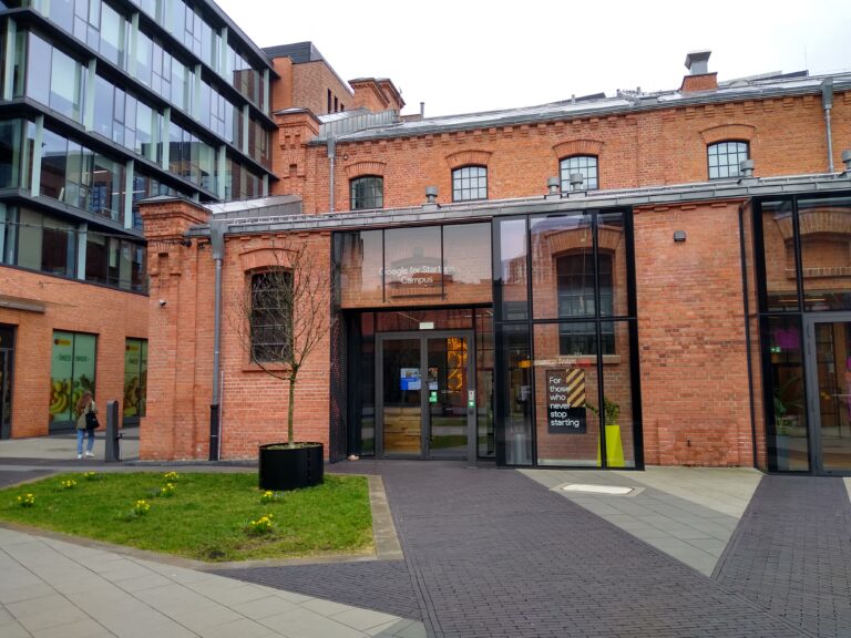 Google Campus auf der Ostseiter der Weichsel mit kostenlosem Coworking Space